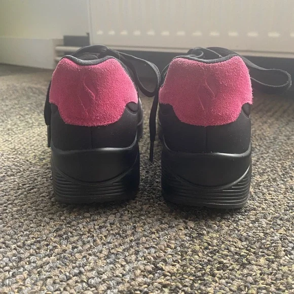 Skechers Women's Black Sneakers with Pink Highlights - Picture 4 of 5